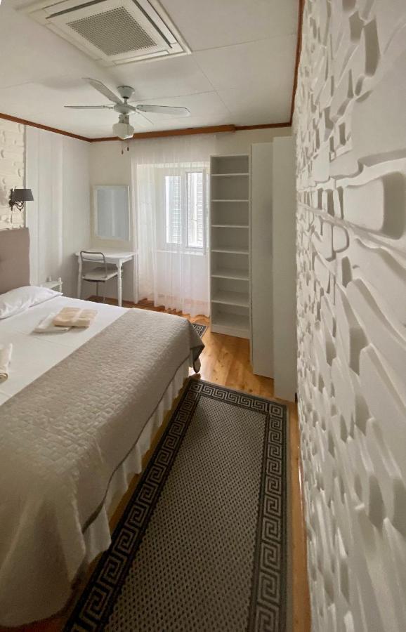 Mira Sea Front Guesthouse Komiza Bagian luar foto