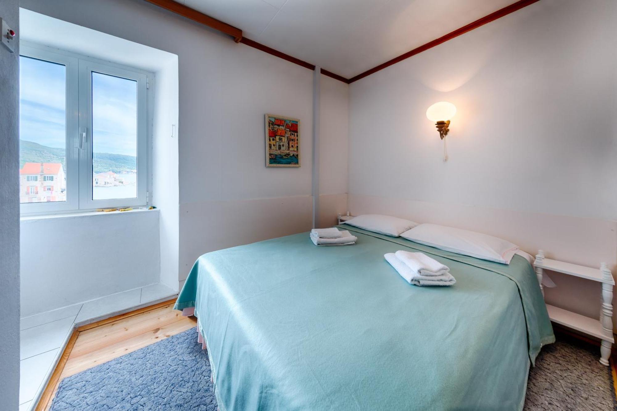 Mira Sea Front Guesthouse Komiza Ruang foto