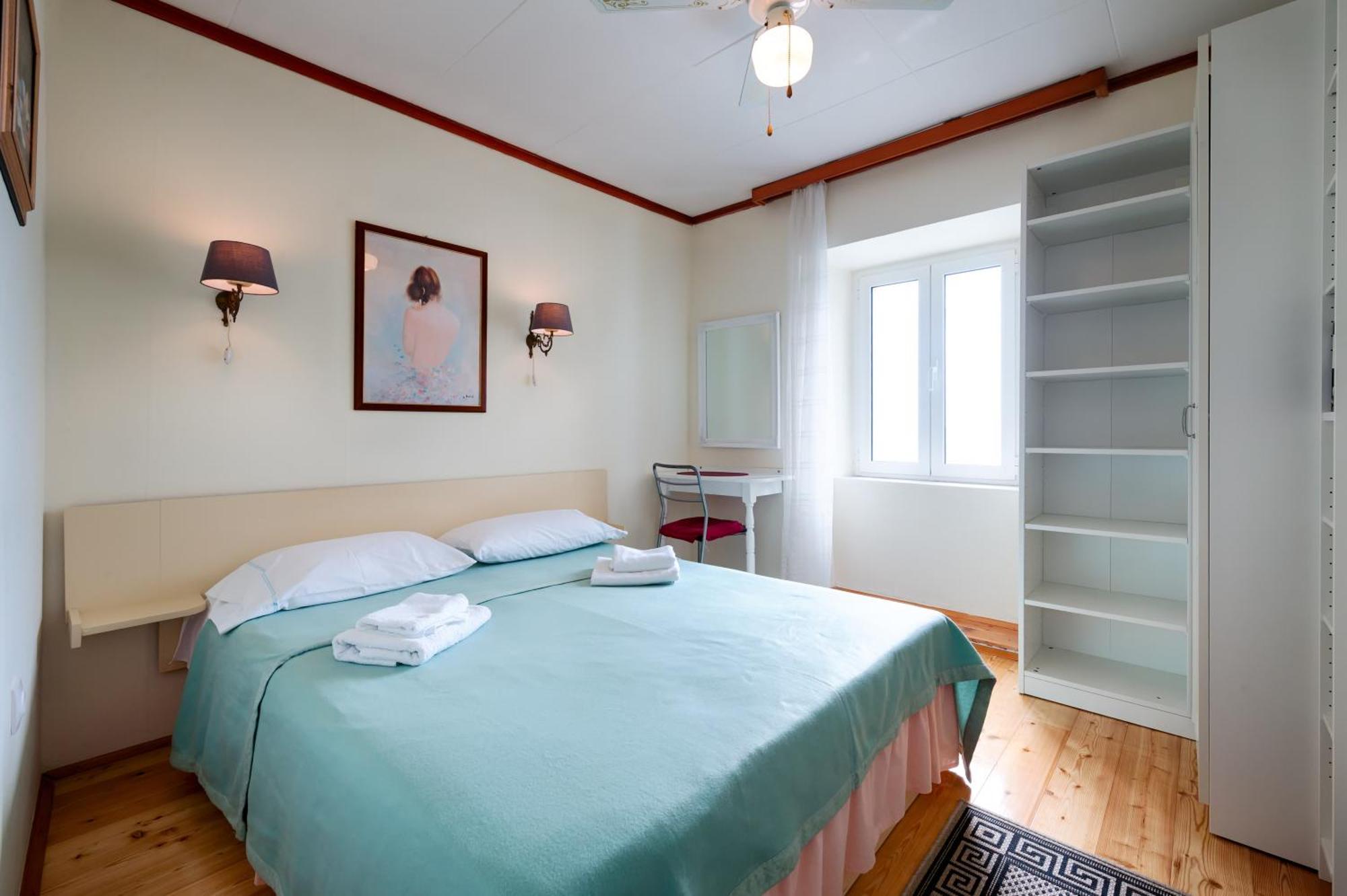 Mira Sea Front Guesthouse Komiza Ruang foto