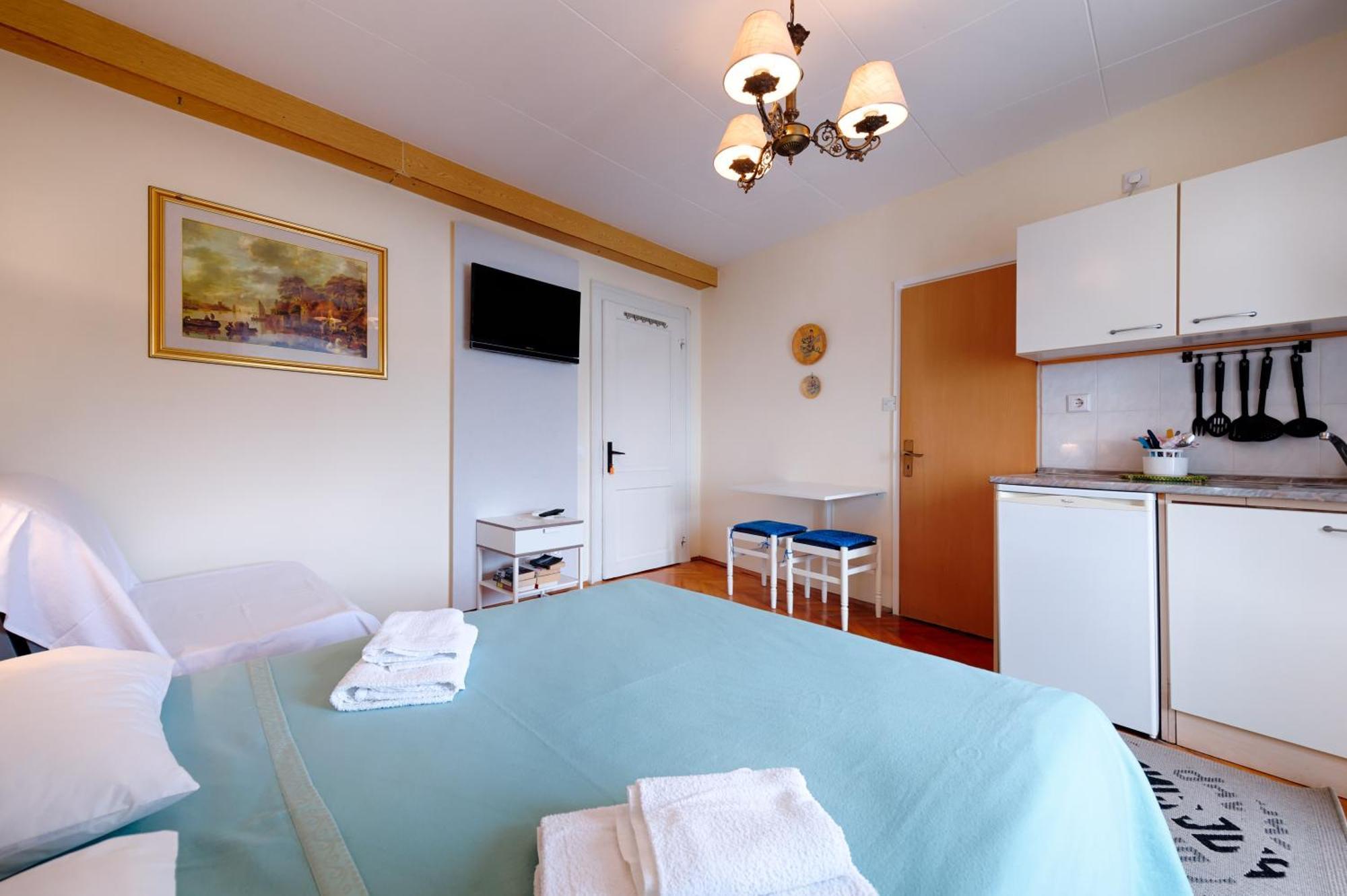 Mira Sea Front Guesthouse Komiza Ruang foto