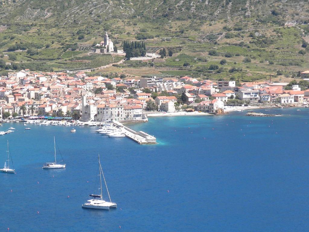 Mira Sea Front Guesthouse Komiza Bagian luar foto