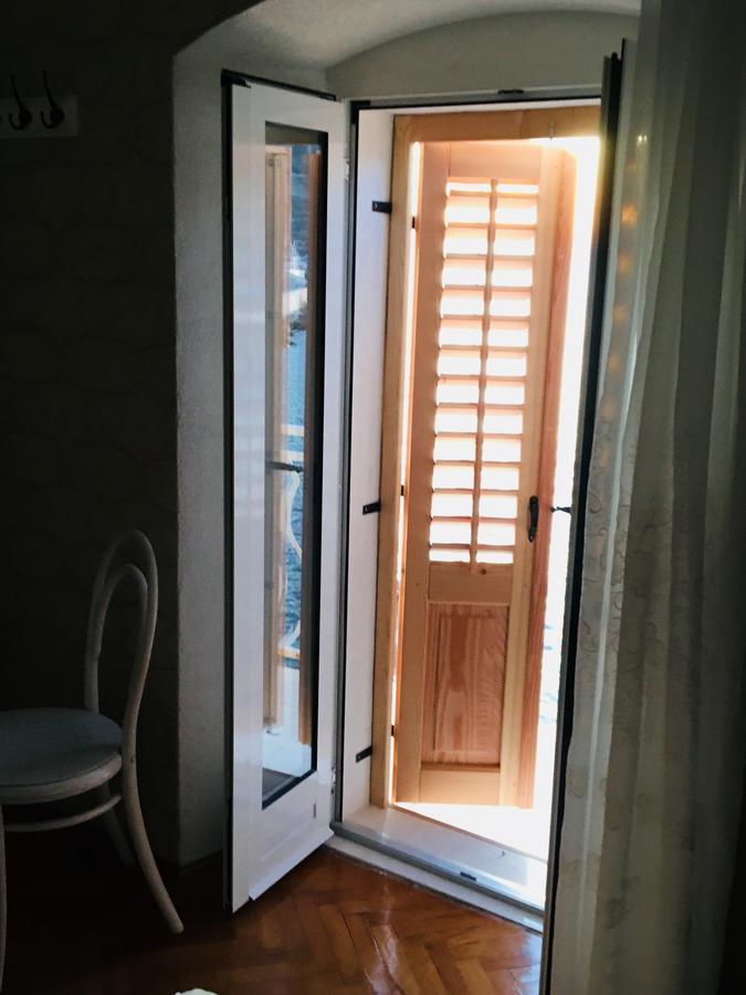 Mira Sea Front Guesthouse Komiza Bagian luar foto