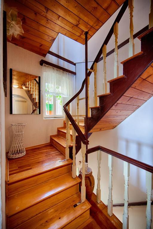 Mira Sea Front Guesthouse Komiza Bagian luar foto