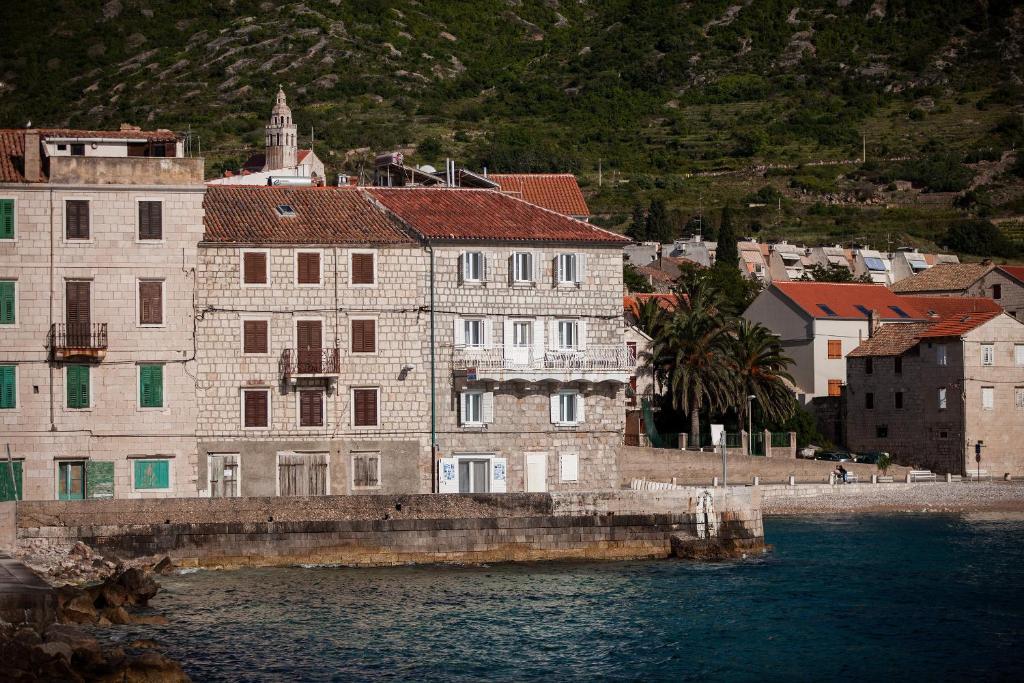 Mira Sea Front Guesthouse Komiza Bagian luar foto