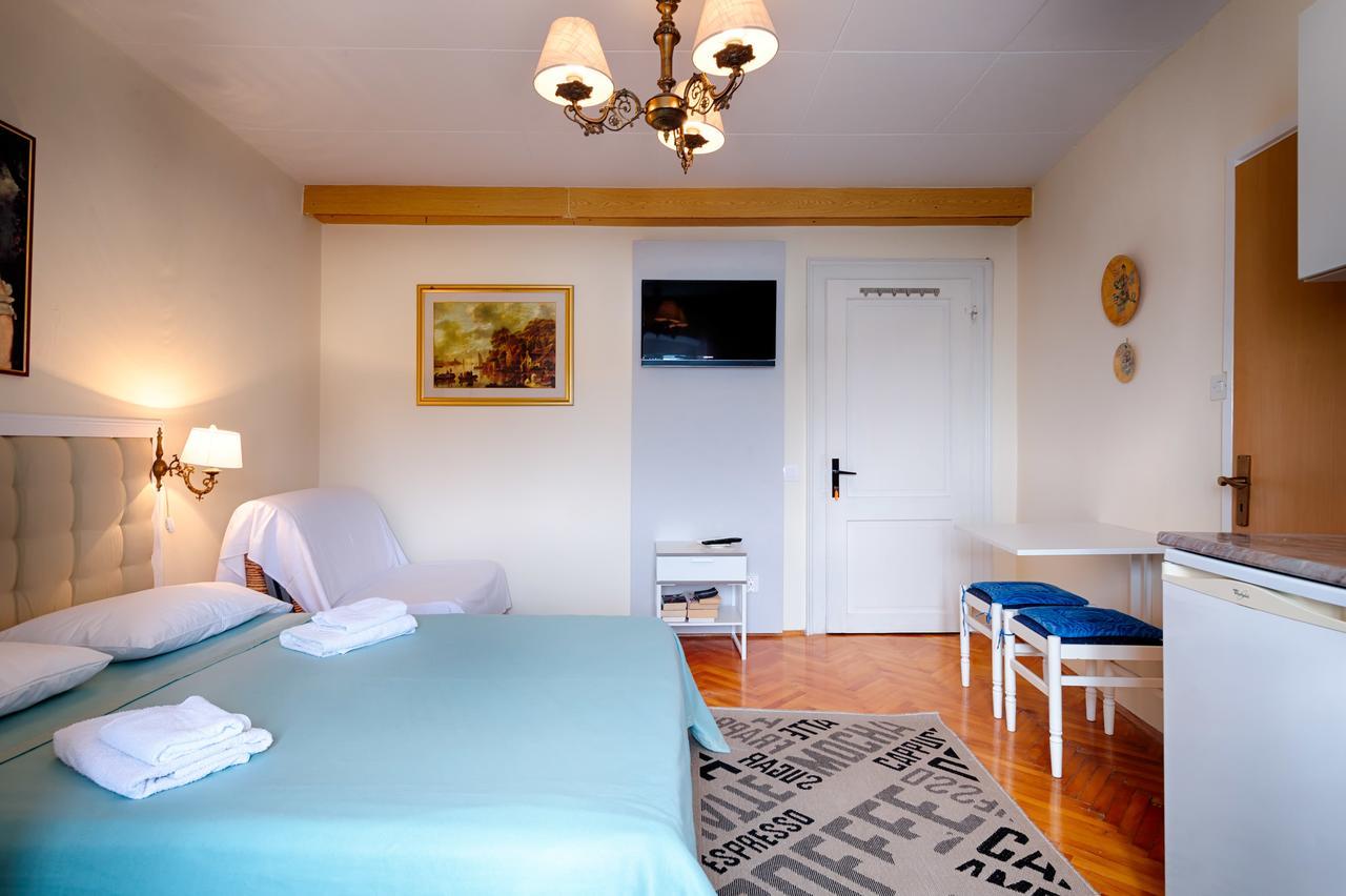 Mira Sea Front Guesthouse Komiza Ruang foto