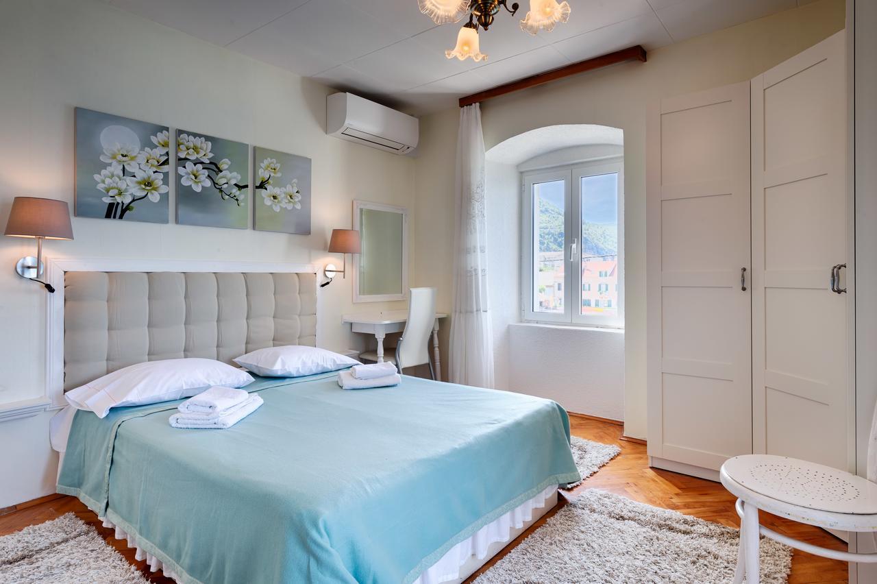 Mira Sea Front Guesthouse Komiza Bagian luar foto