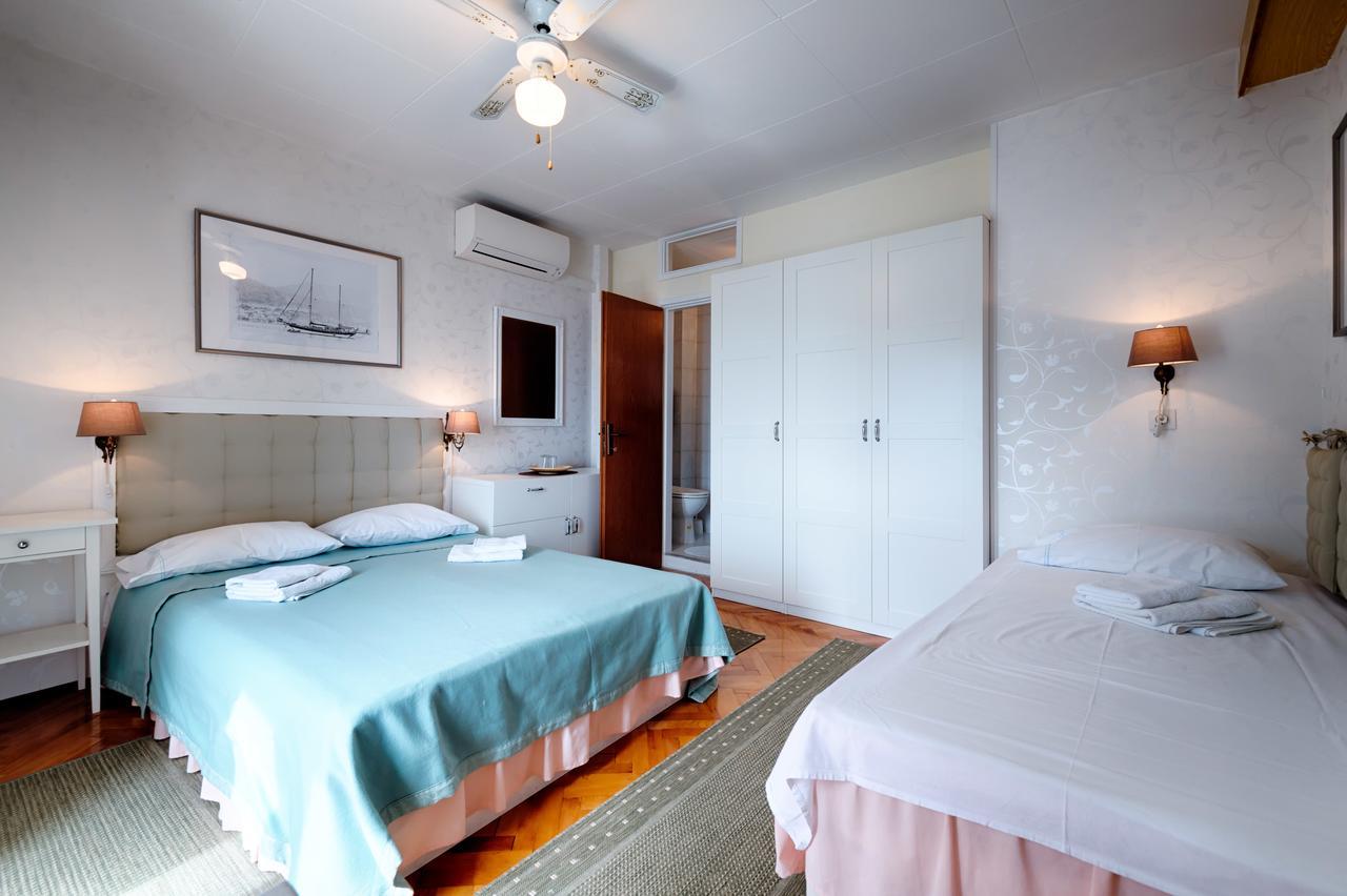 Mira Sea Front Guesthouse Komiza Bagian luar foto