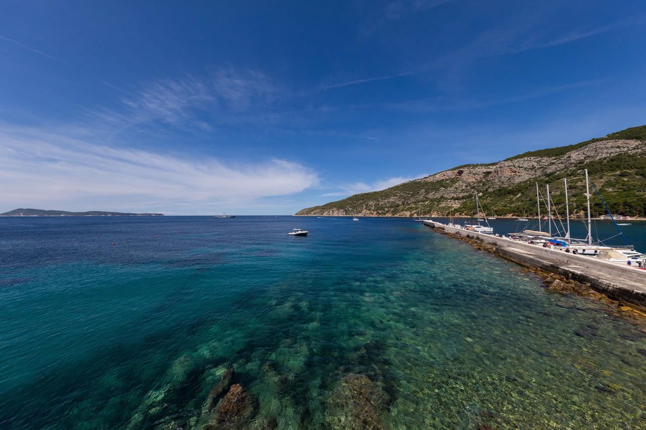 Mira Sea Front Guesthouse Komiza Bagian luar foto