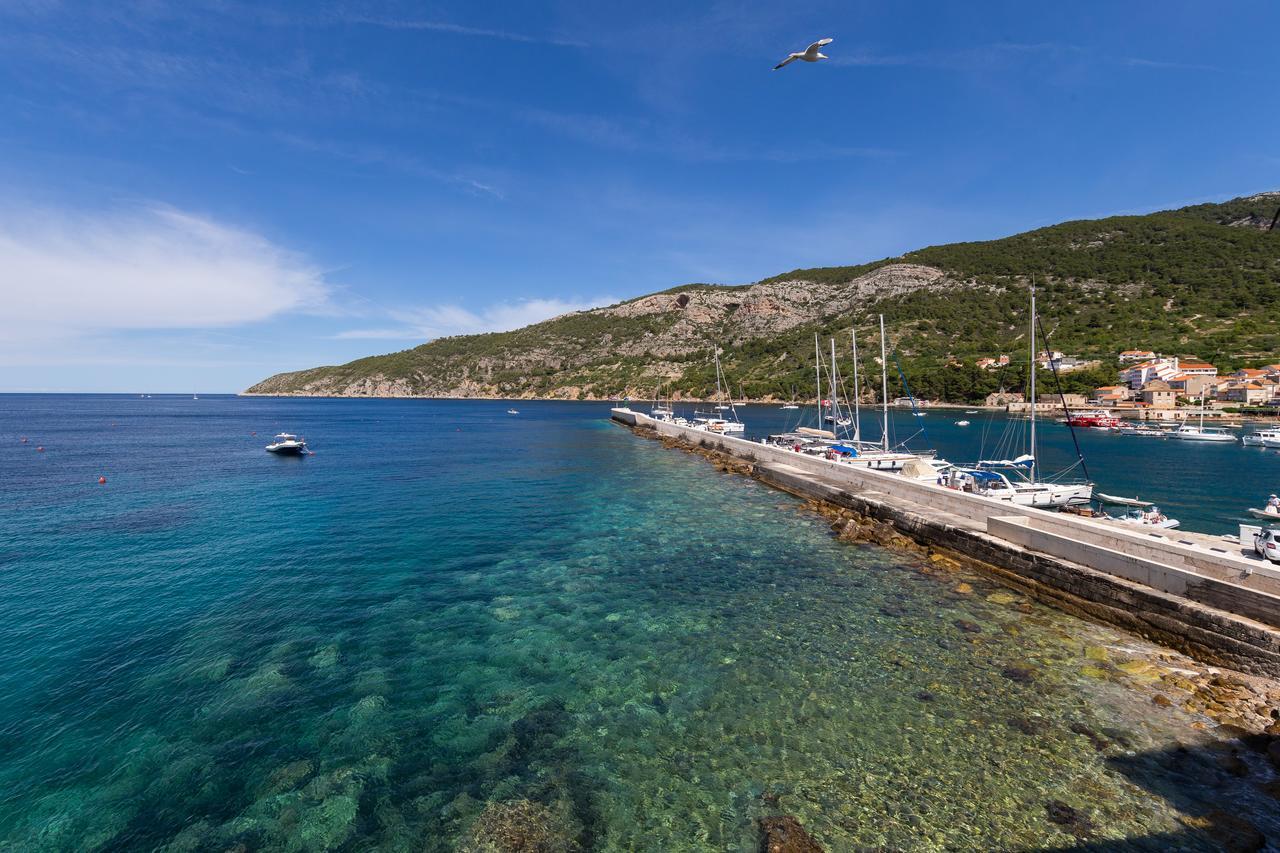 Mira Sea Front Guesthouse Komiza Bagian luar foto