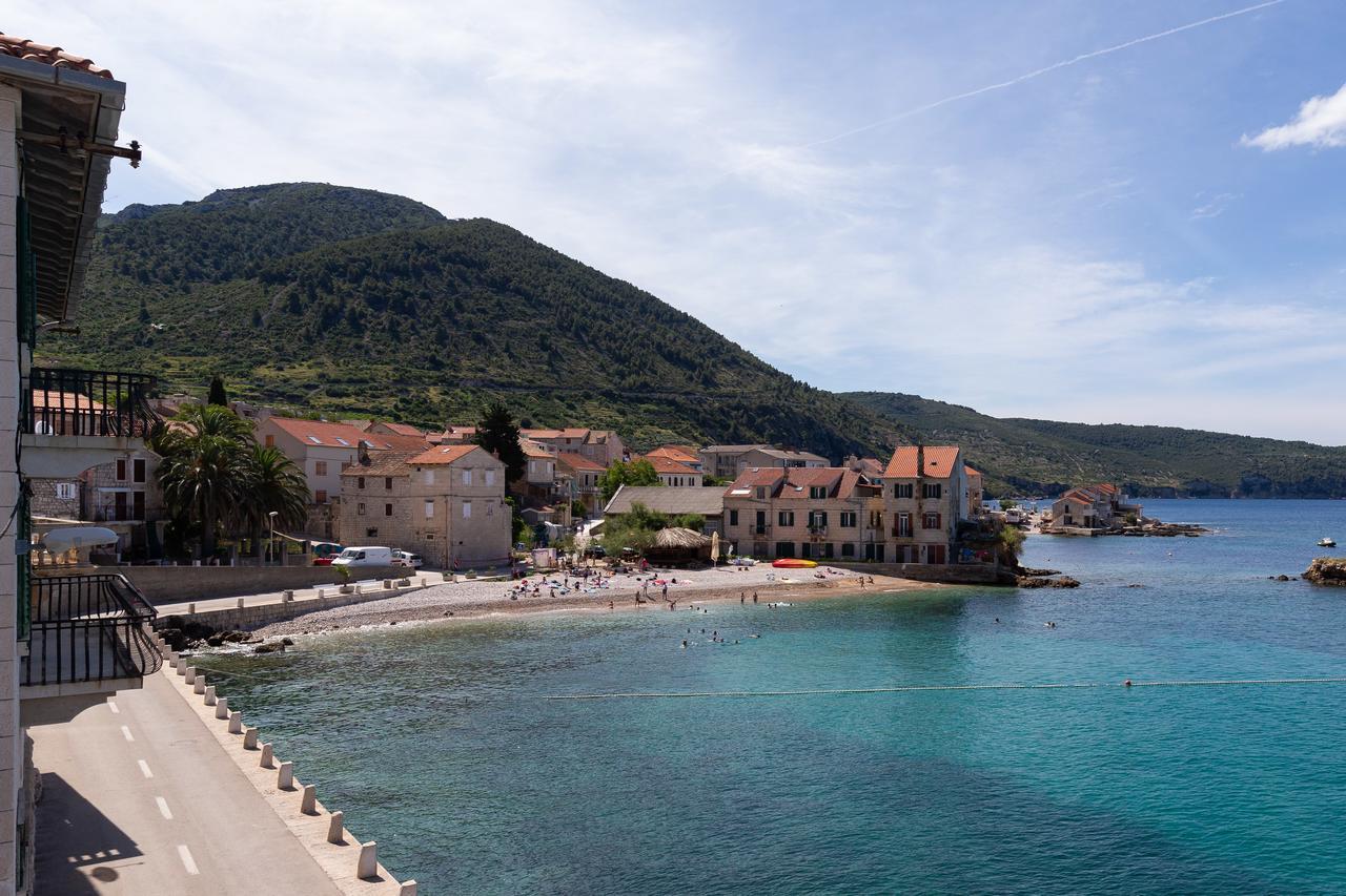 Mira Sea Front Guesthouse Komiza Bagian luar foto
