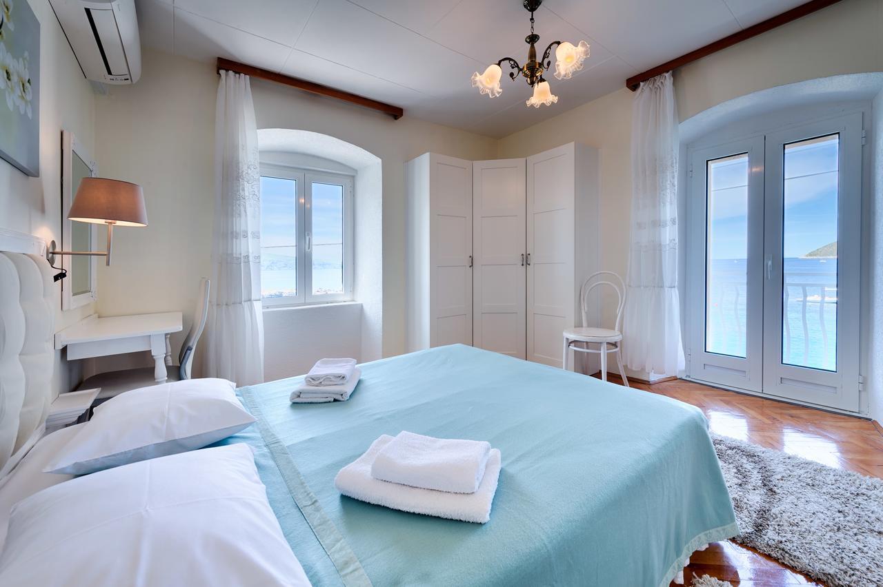 Mira Sea Front Guesthouse Komiza Bagian luar foto