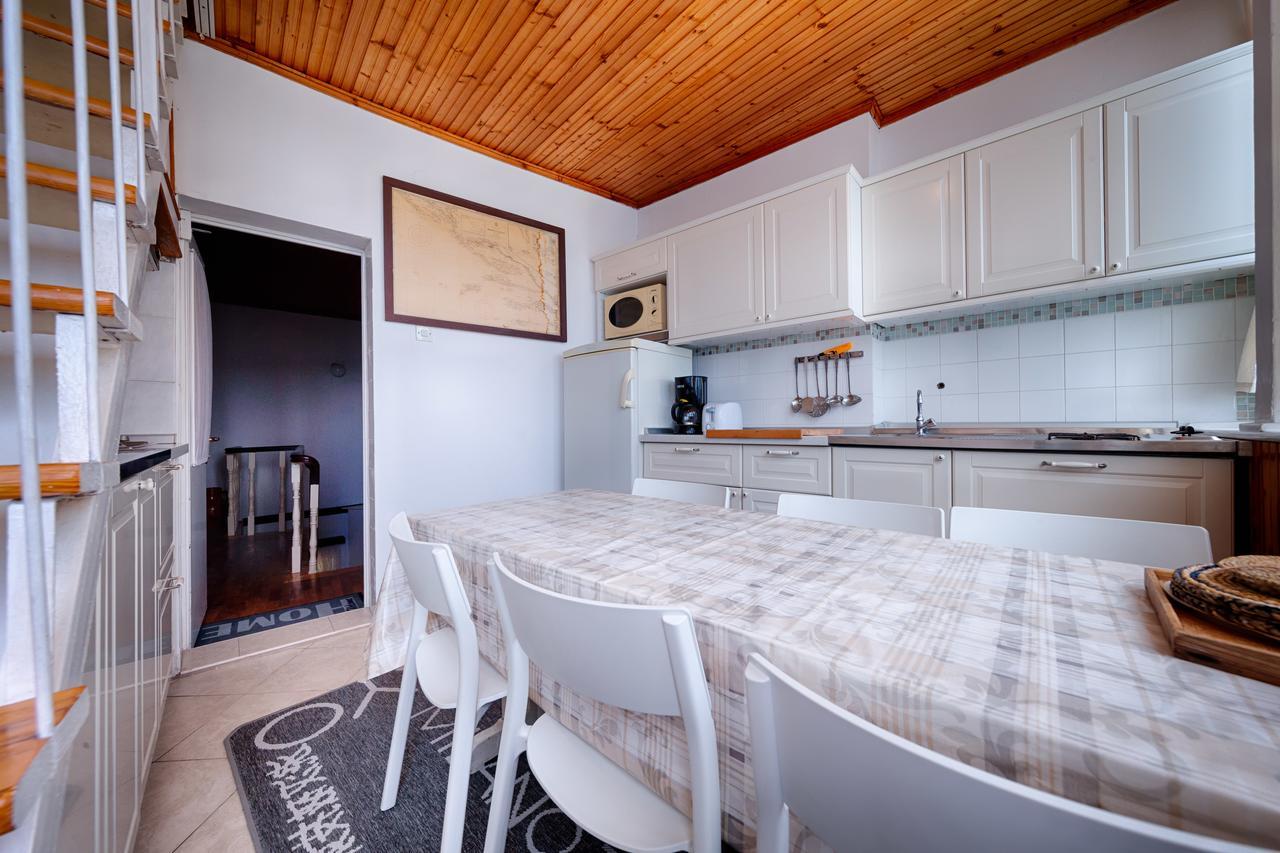 Mira Sea Front Guesthouse Komiza Bagian luar foto