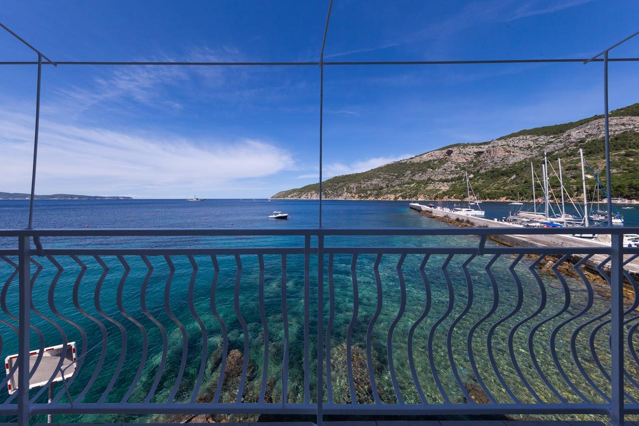 Mira Sea Front Guesthouse Komiza Bagian luar foto