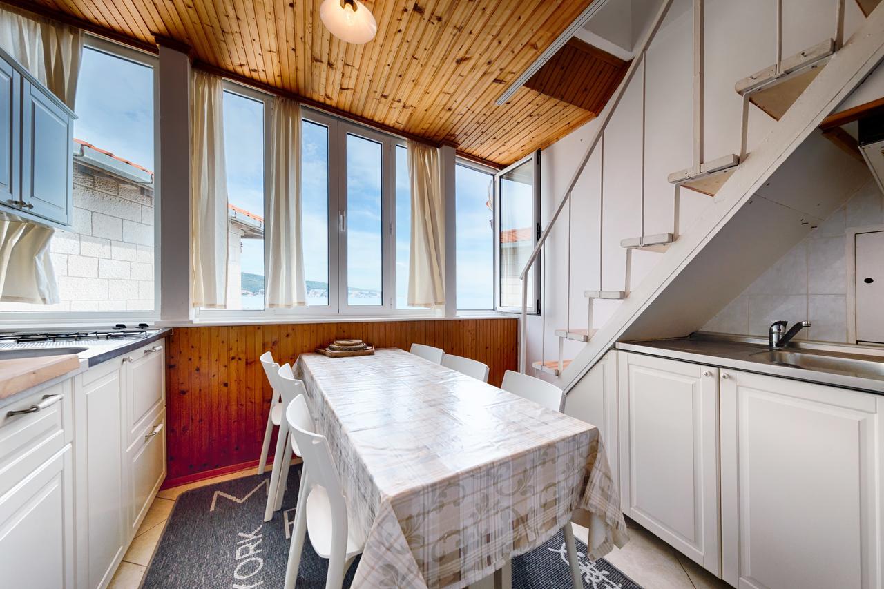 Mira Sea Front Guesthouse Komiza Bagian luar foto